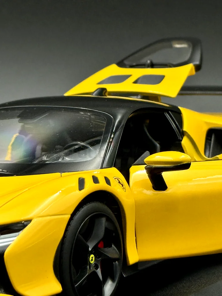 سيارة موديل مصبوب بمقاس 1:18 فيراري SF90 XX سترادالي632634996526101127