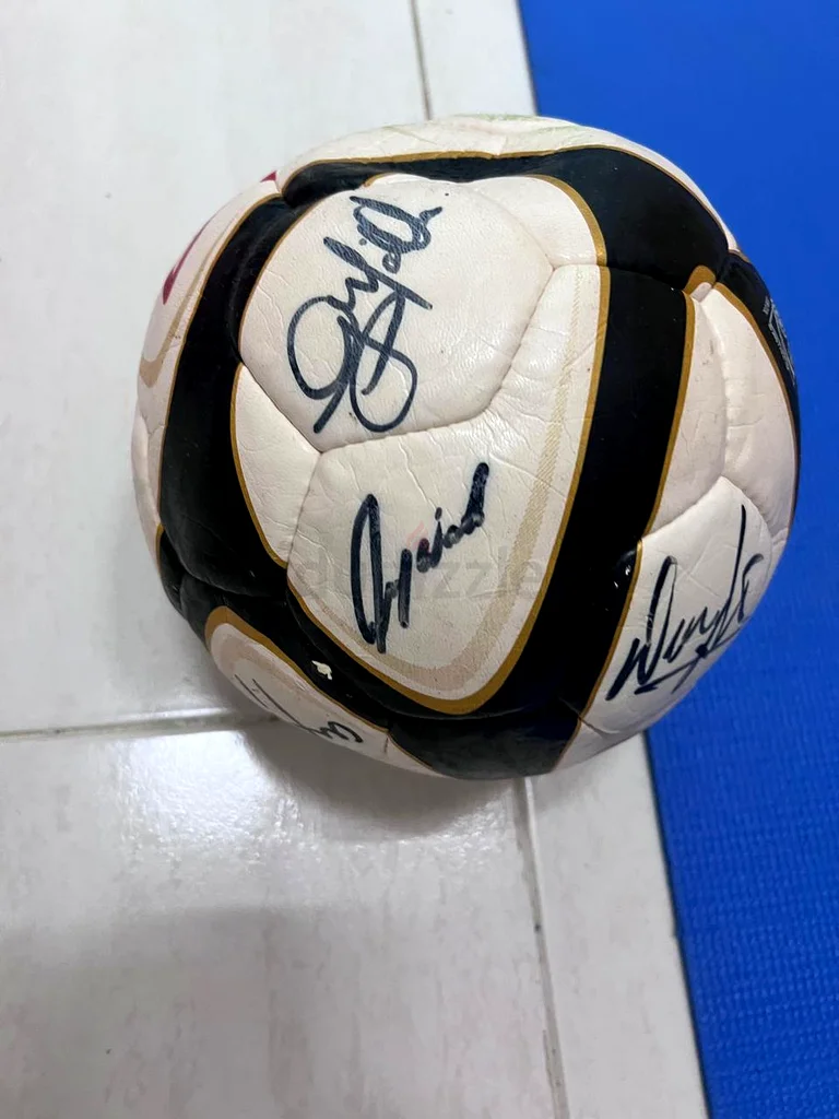 Authentic Signed Football -  England 2007 National team63248760699394112