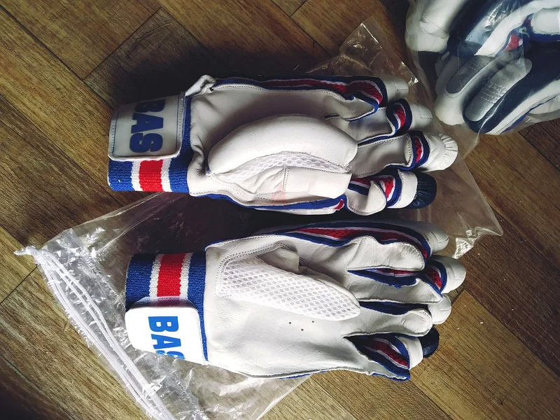 Premium Cricket Gloves - Perfect for Serious Players!63247759090434112