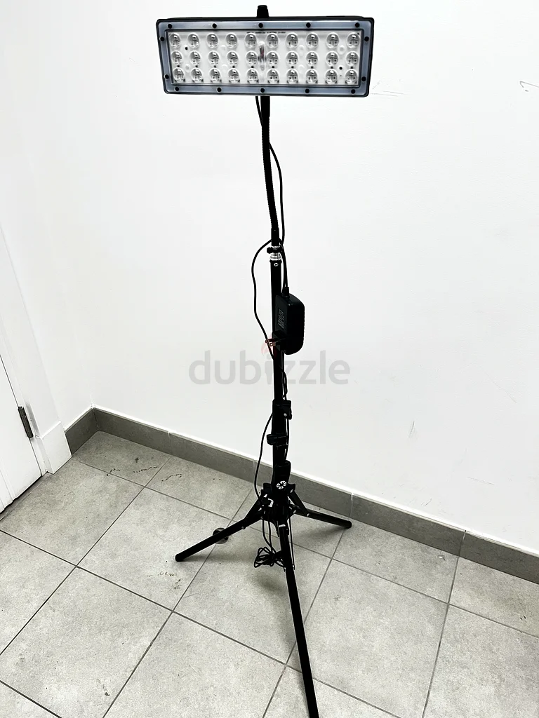 Red light for seamless photos with This LED Light Fixture!63222343707011111