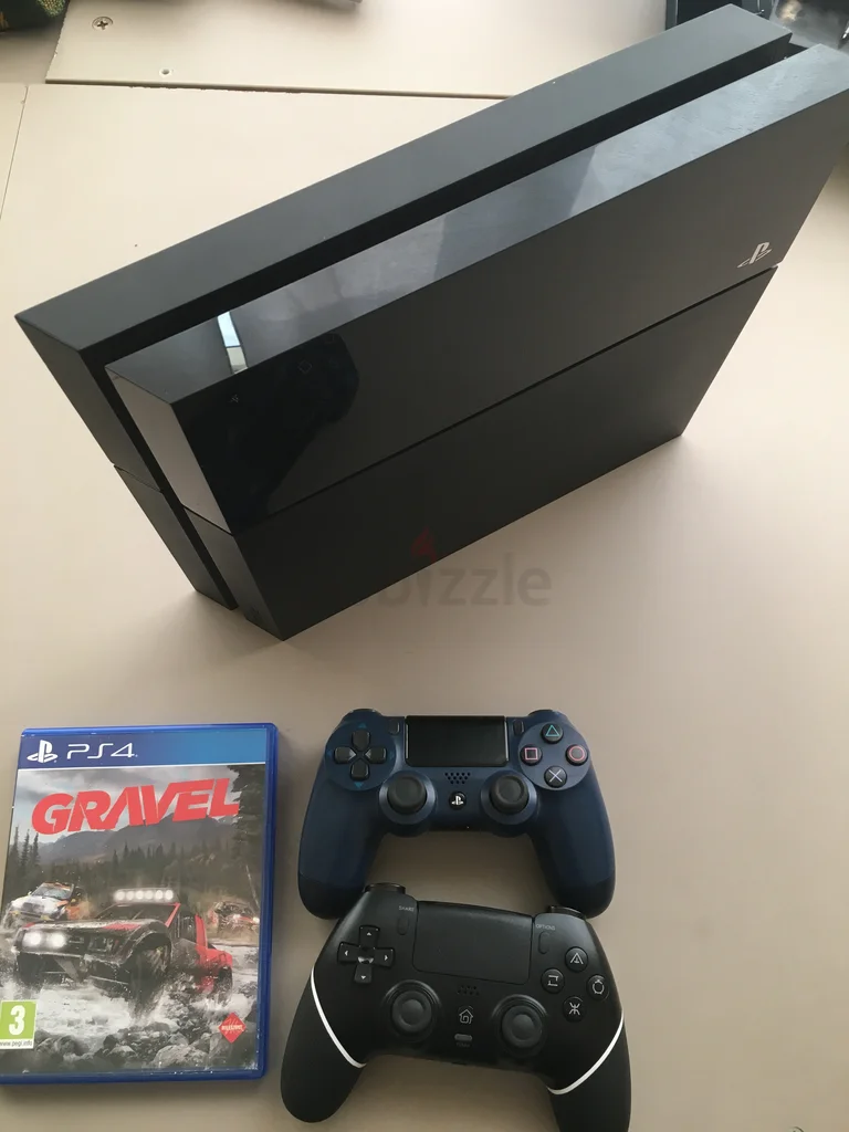 PlayStation 4 in excellent condition with two controllers with the game everything works perfectly62930652009729112