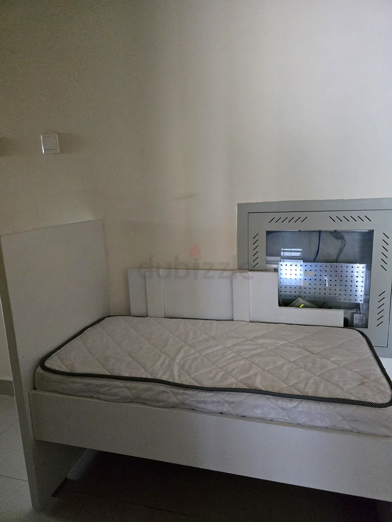 سرير أطفال في حالة جيدة جدًا632073989395221121