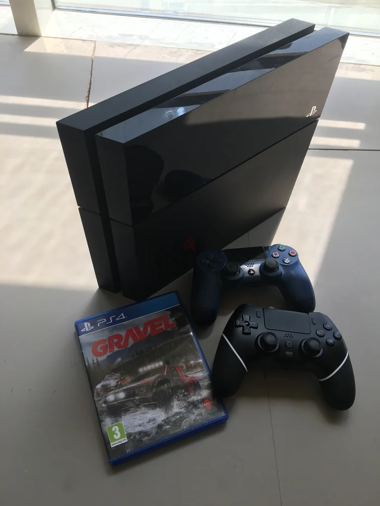 PlayStation 4 in excellent condition with two controllers with the game everything works perfectly62930652009729111