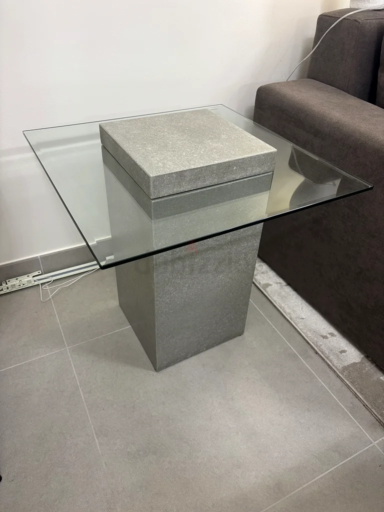 طاولة قهوة عصرية وطاولة جانبية مطابقة بسطح زجاجي63179863376386113