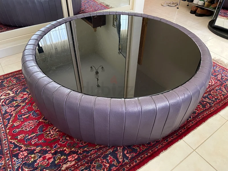 Stylish Round Glass Coffee Table with Unique Leather Finish628638202086411110