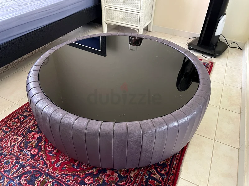طاولة قهوة دائرية زجاجية أنيقة بتصميم جلدي فريد62863820208641112