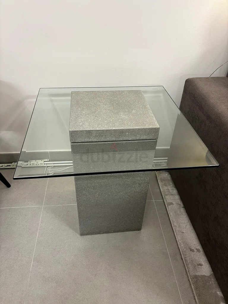 طاولة قهوة عصرية وطاولة جانبية مطابقة بسطح زجاجي63179863376386114