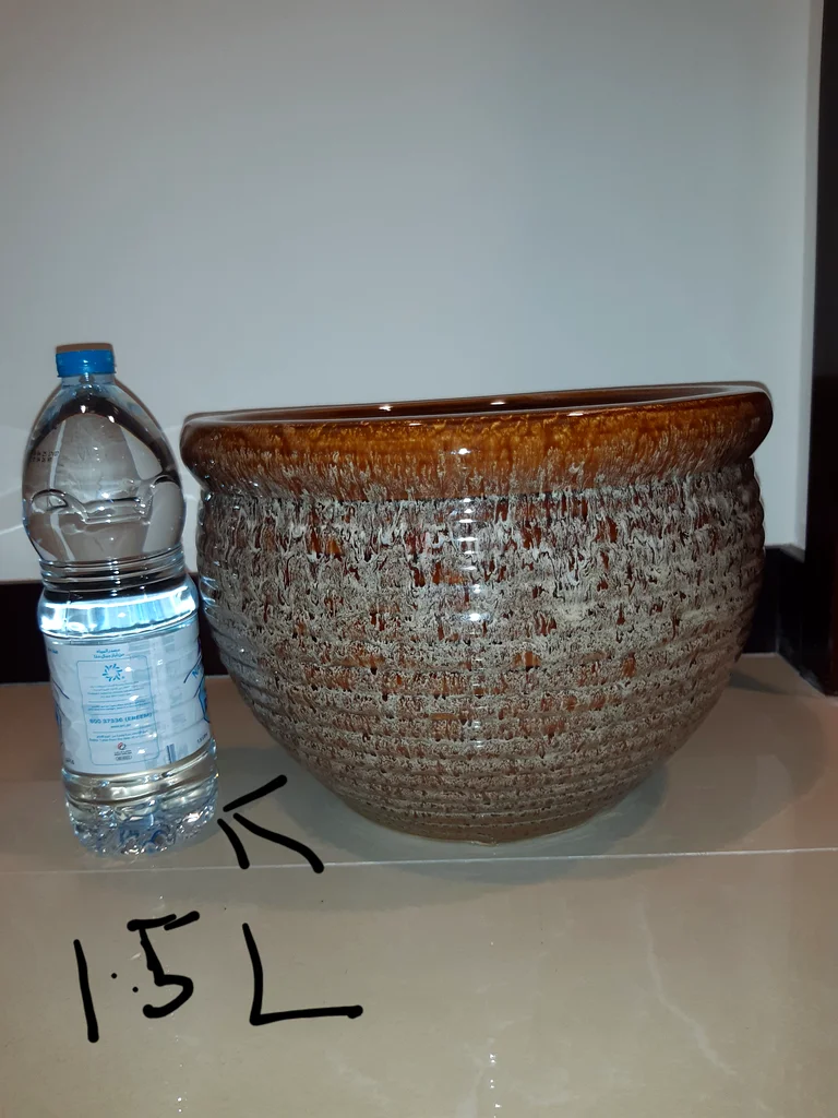 Glazed Ceramic plant flower pot with drainage hole. 36cm across and 28cm high. No chip, no blemish.63220828410882111