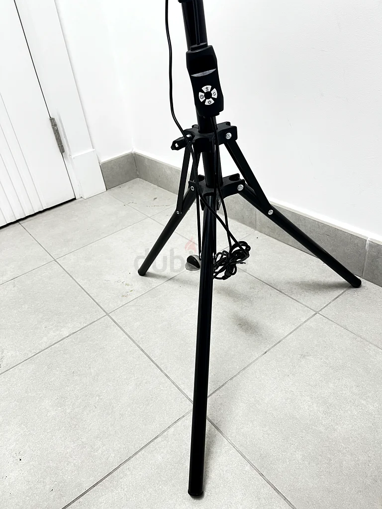Red light for seamless photos with This LED Light Fixture!63222343707011112