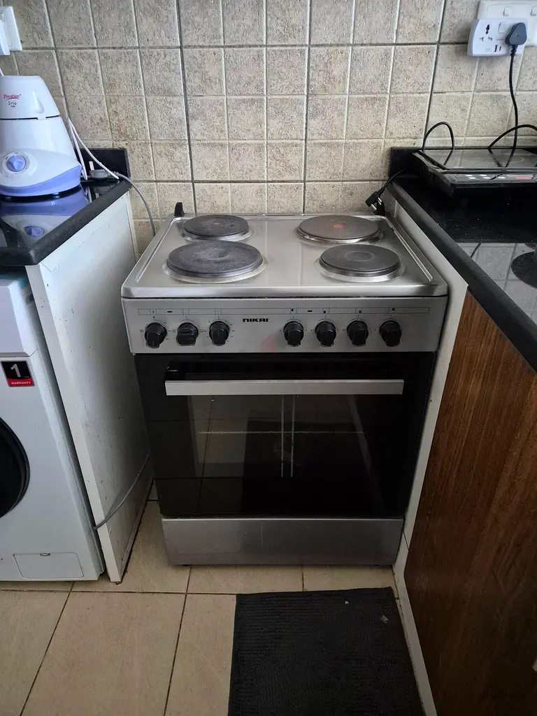 طباخ كهربائي نيكاي بحالة جيدة
