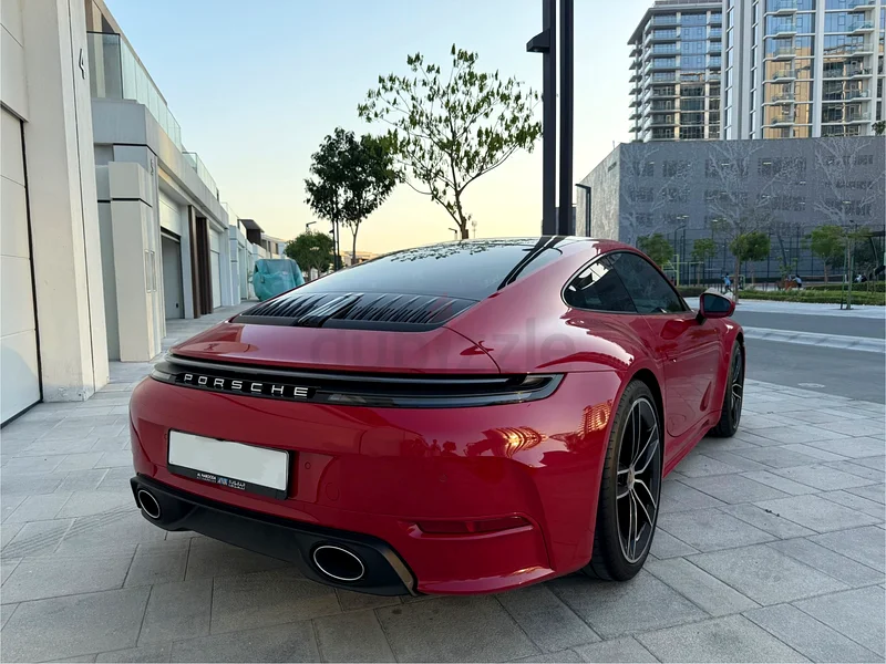 بورشه 911 كاريرا (992.2) 2025 – أحمر كارمين63169443204226113