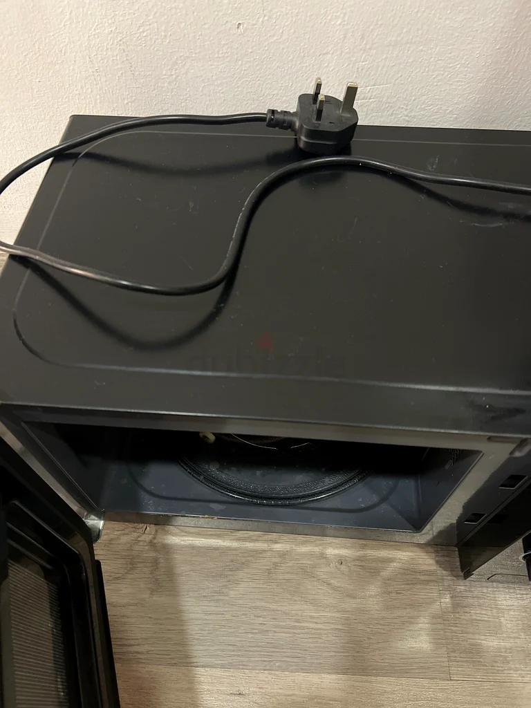 Compact Black Microwave Oven - Perfect for Any Kitchen!63168993911170113