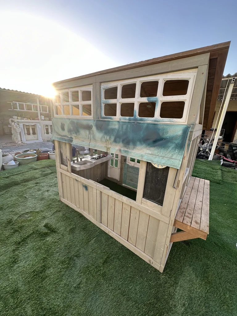 Charming Wooden Playhouse for Kids - Perfect Outdoor Fun!62865808121091113