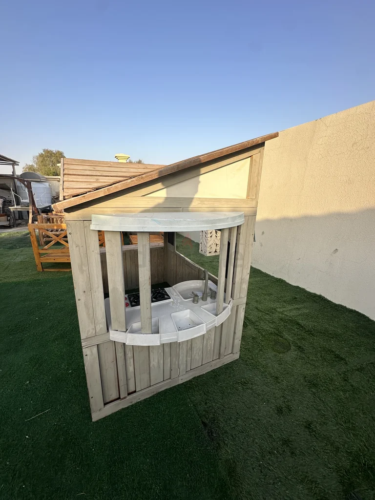 Charming Wooden Playhouse for Kids - Perfect Outdoor Fun!62865808121091111