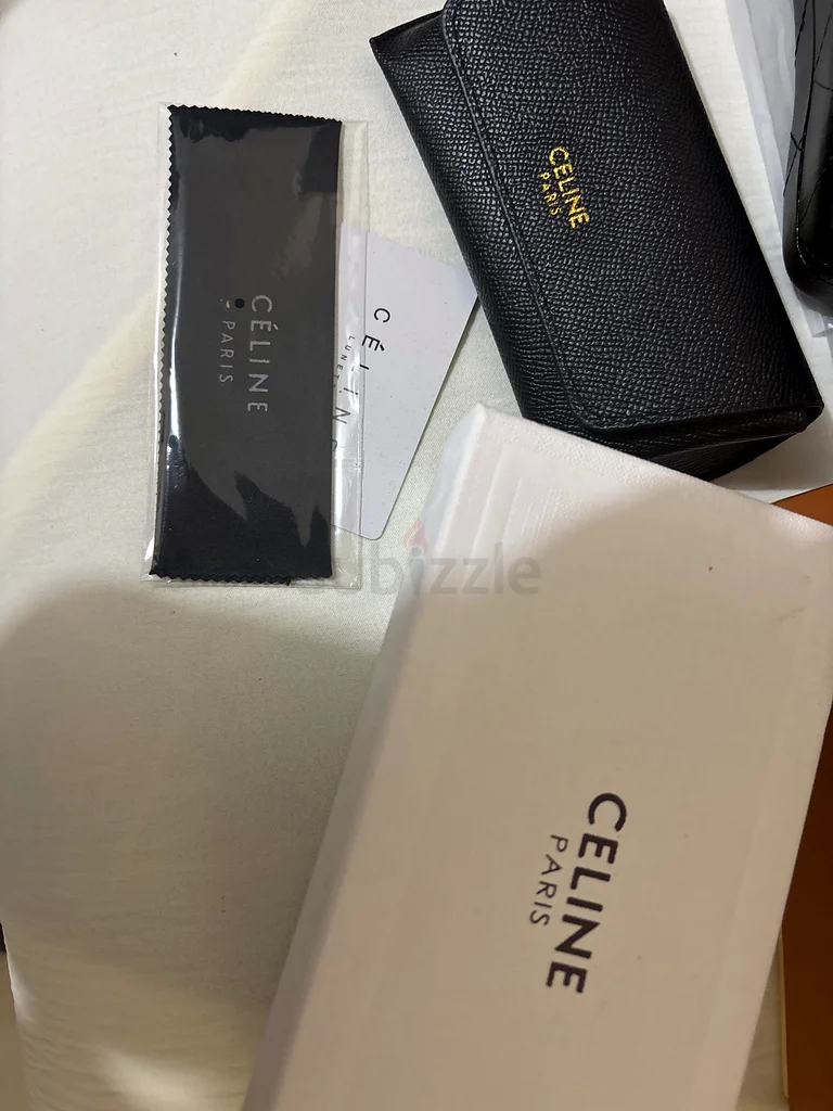 نظارات شمسية سيلين جديدة باللون الأسود – كلاسيكية، أيقونية | من numberone bags63240640185219113