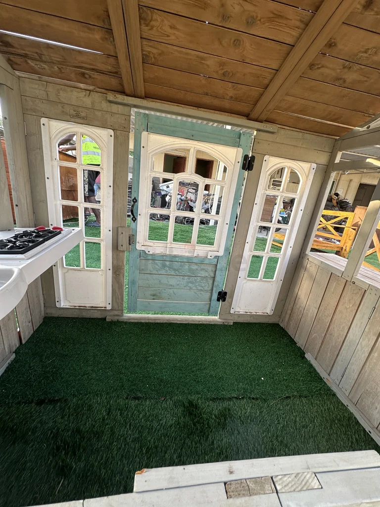 Charming Wooden Playhouse for Kids - Perfect Outdoor Fun!62865808121091114