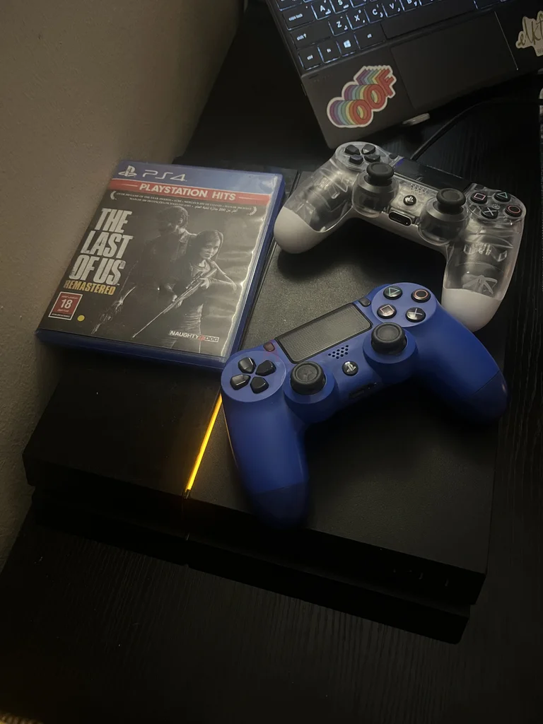 PS4 مع لعبة للبيع629326989210891122