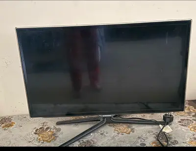 Stunning 32 inch LED Television - Like New!