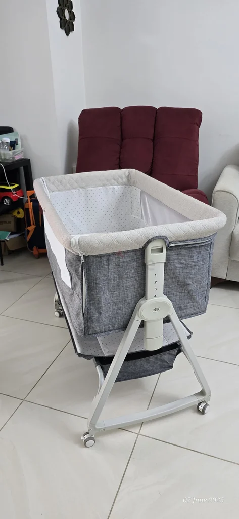 **Urgent Sale** Almost New Portable Baby Crib - Only 200 AED62932700729986111