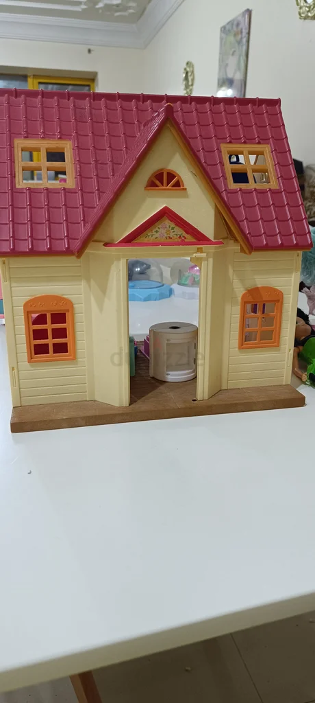 Doll house with dolls and small doll house stuff628658082408971112