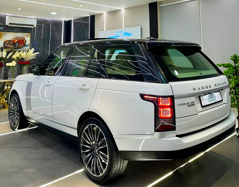 ELITE RANGE ROVER VOGUE V8 || SUPERCHARGED || GCC || FULLY LOADED || WELL MAINTAINED || LOW MILEAGES63177938913795113