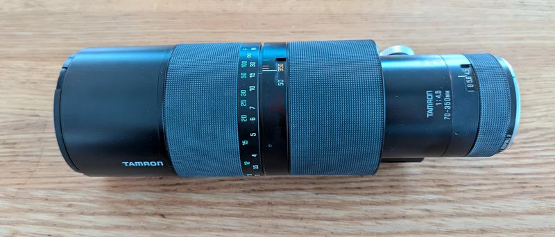 عدسة تيليفوتوغرافية للكاميرات من تامرون بقياس 70-350 مم f4.5 Adaptall 2 مع غطاء جلدي أصلي62934688776195111