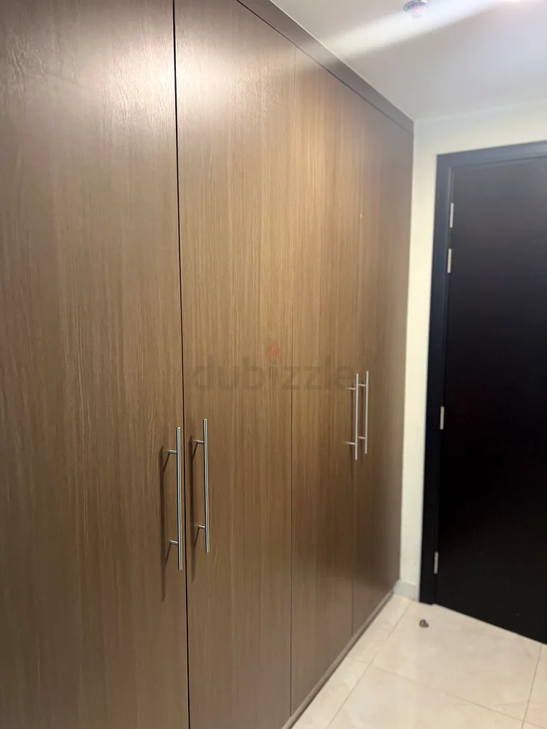 سرير نظيف وتنفيذي في JVC مع تنظيف يومي63218792849793112