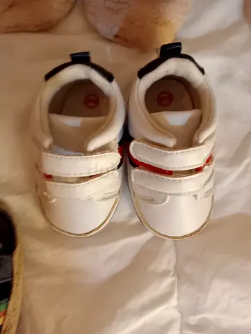 Stylish White Toddler Sneakers for Your Little One!