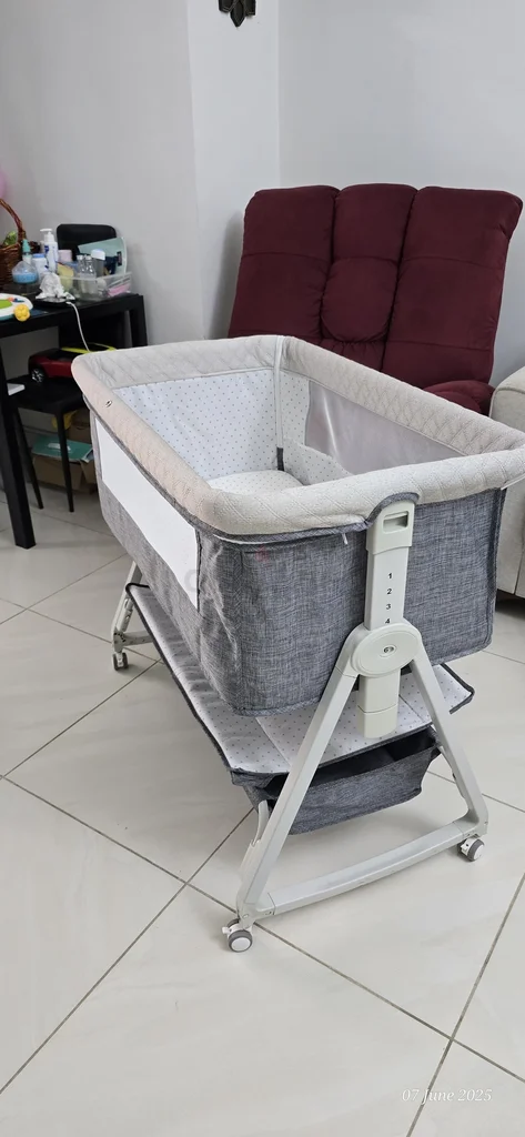 **Urgent Sale** Almost New Portable Baby Crib - Only 200 AED62932700729986113