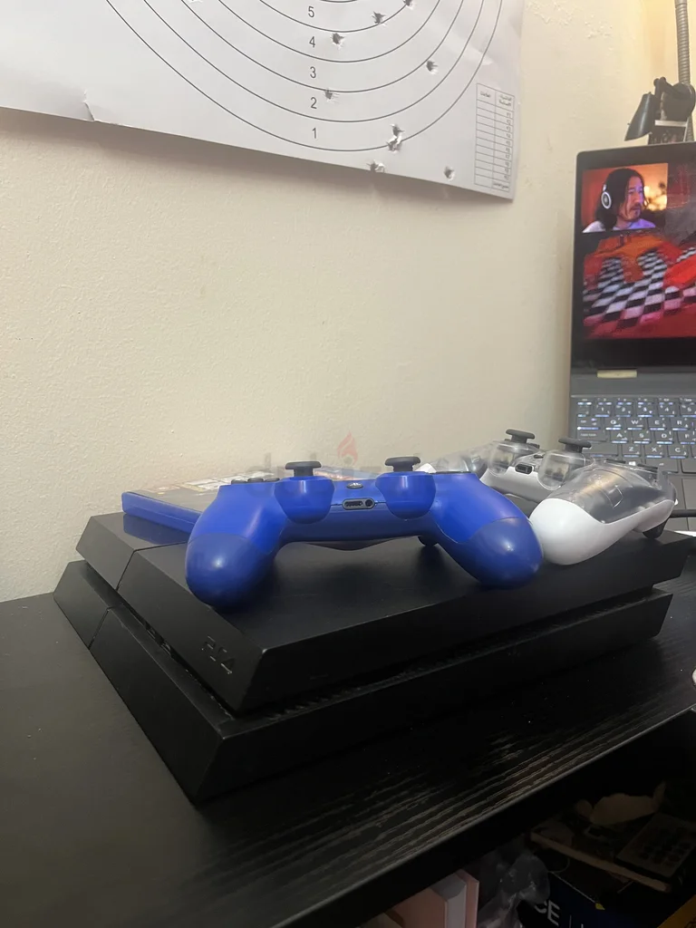 PS4 مع لعبة للبيع62932698921089112