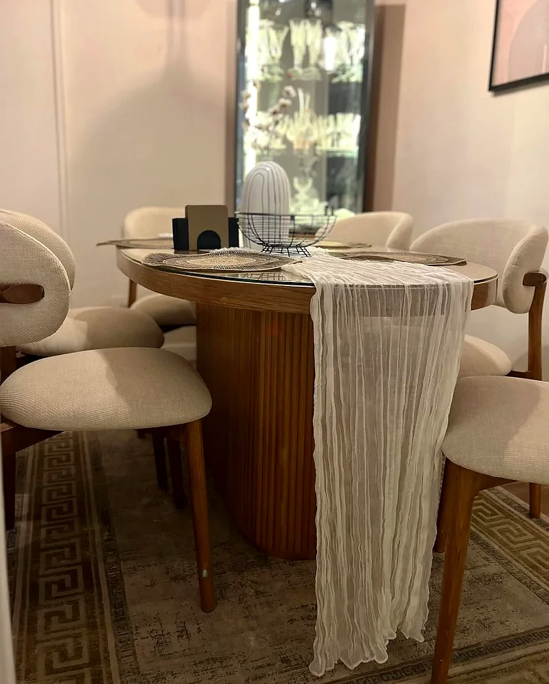 Elegant Dining Table with Stylish Chairs - Perfect for Your Dining Room!63217331498881110
