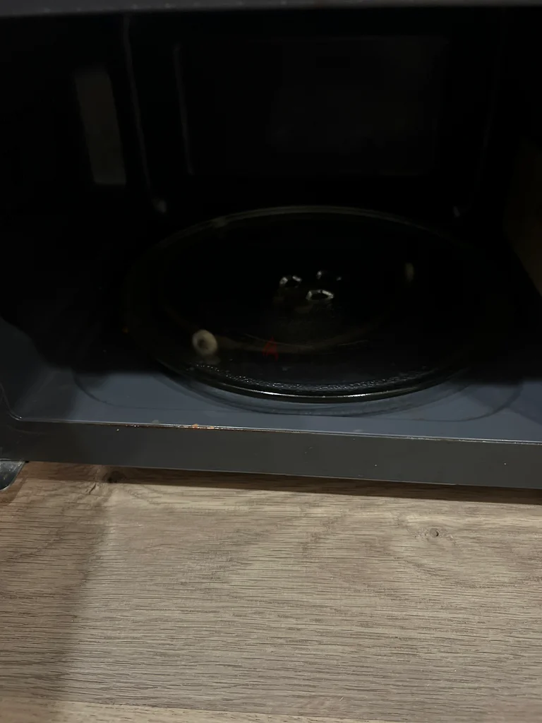 Compact Black Microwave Oven - Perfect for Any Kitchen!63168993911170111