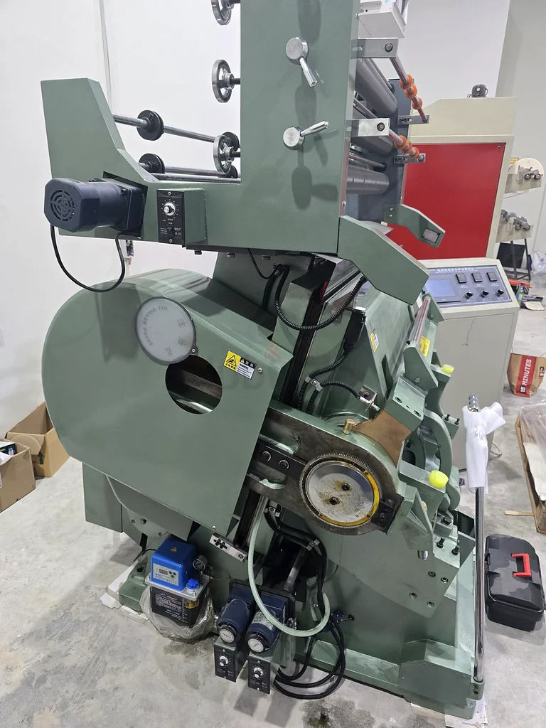 102/74 FOIL AND EMBOSSING AND DIE CUTTING MACHINE63265598587906112