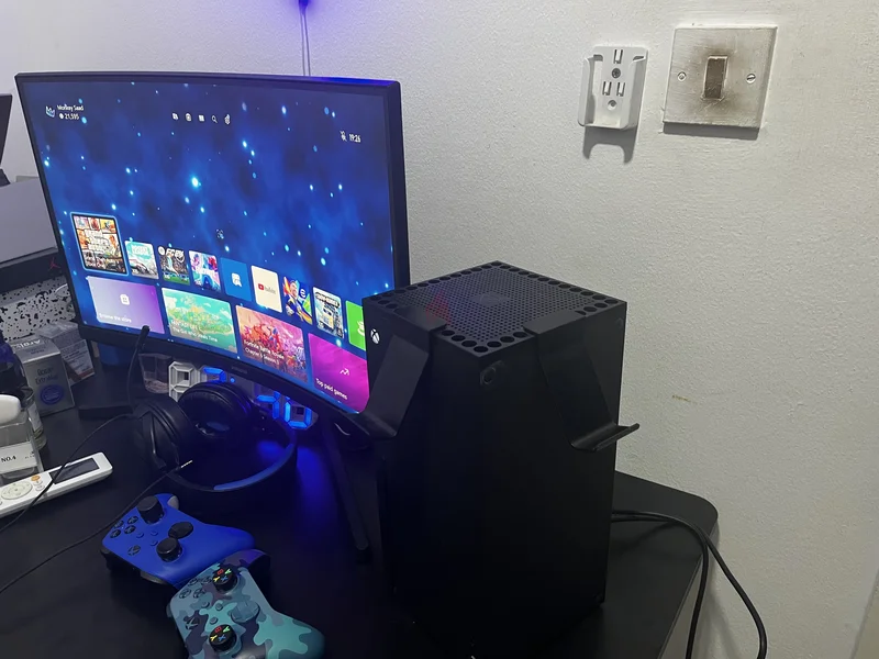 Xbox Series X معروض للبيع!62935676132994112