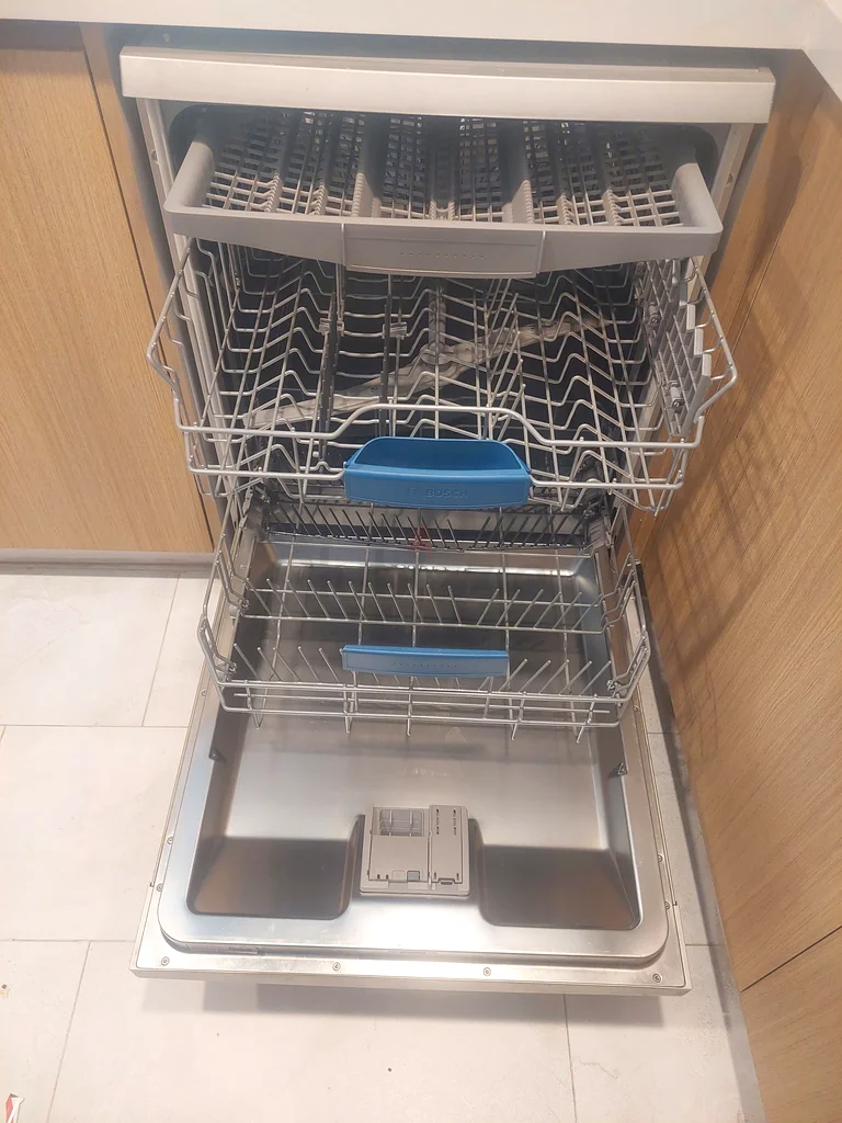 غسالة أطباق بوش بثلاث رفوف63264585029763111