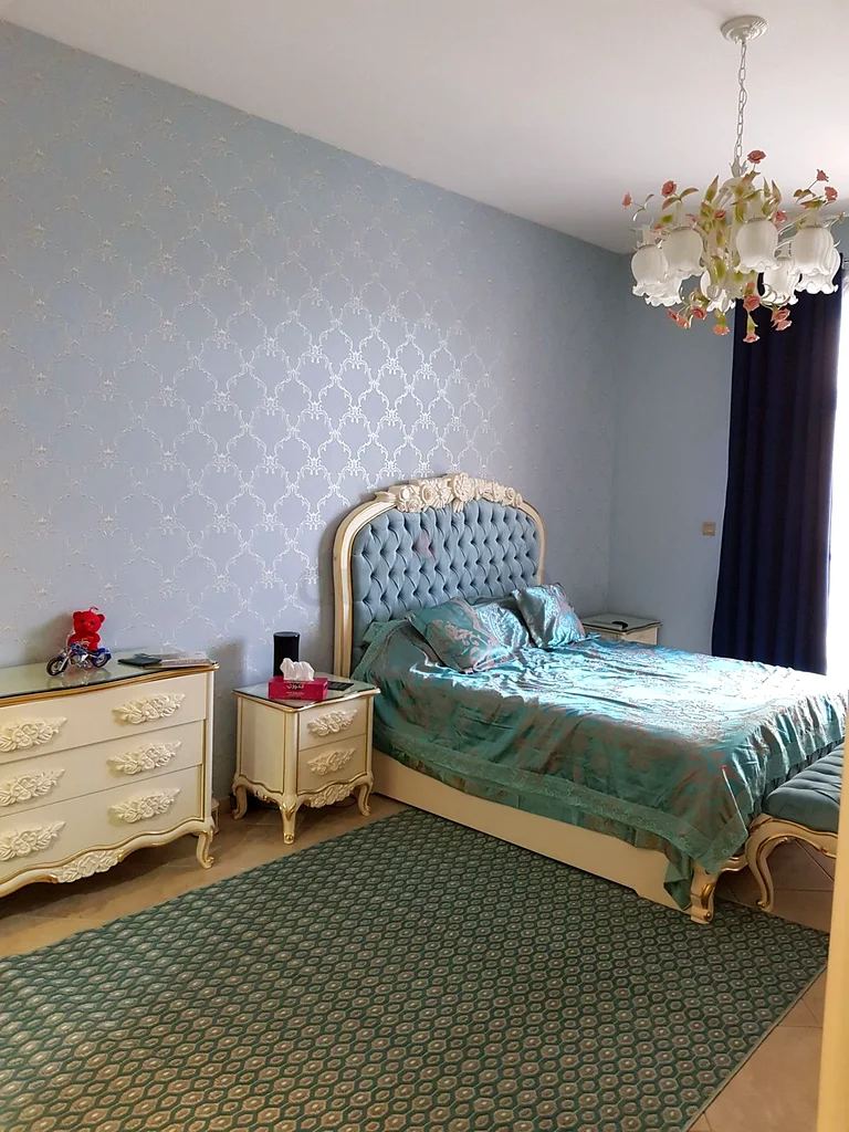 Elegant Vintage Royal Blue Bed  Chair - Perfect for Your Home!62863822355202111