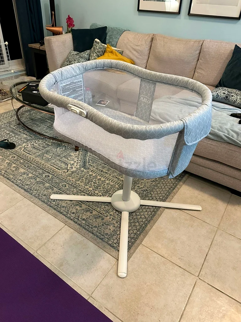 Halo swivel bassinet with mattress and sheets628638214458901117