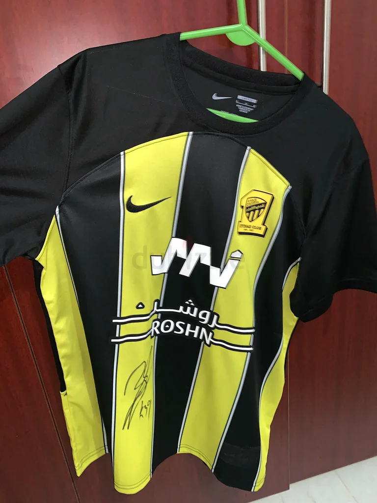 Limited Edition Benzema Jersey - A Must-Have for Fans!63263495140353111