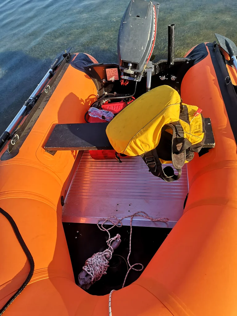 Rubber boat63235109807361114