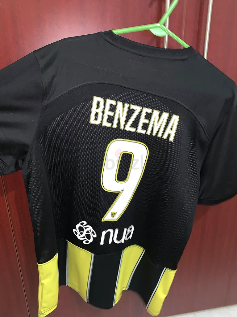 Limited Edition Benzema Jersey - A Must-Have for Fans!63263495140353111
