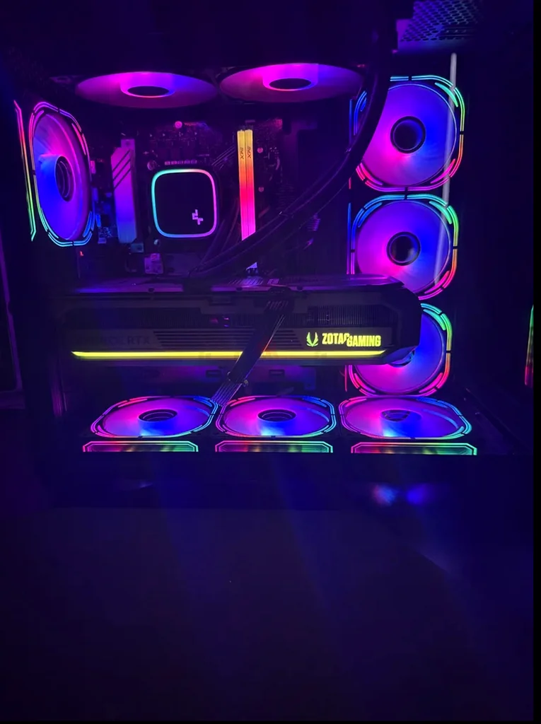 كمبيوتر ألعاب ببطاقة رسوميات RTX 5070 Ti ومعالج i7 وسعة تخزين 2300 ومبرد مائي وذاكرة وصول عشوائي 3263174329277955111