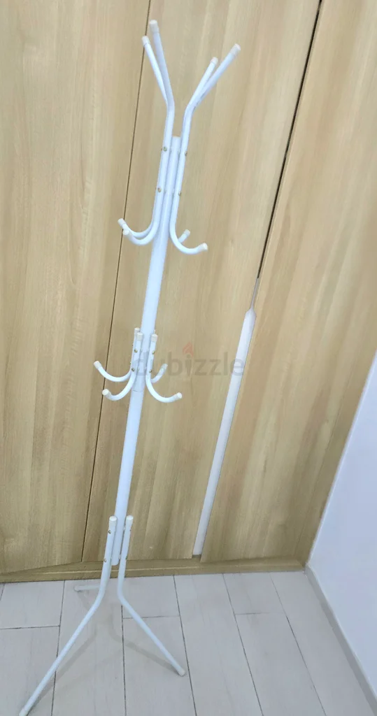حامل ملابس أبيض معدني – حديث وتوفير للمساحة63179870785154112