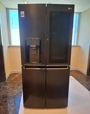 LG French Style InstaView 4 Door Refrigerator with Water Dispenser Ice Maker