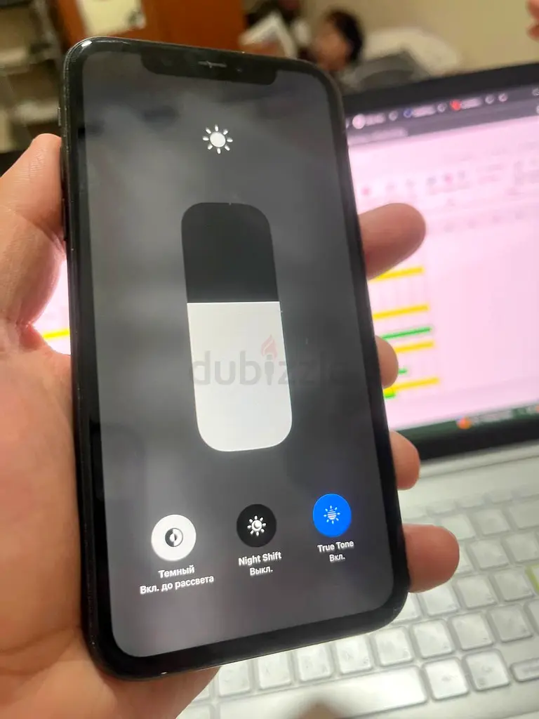 iPhone 1163213939402114112