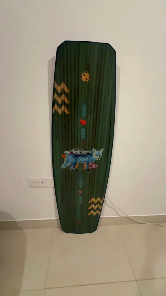 Exceptional Wakeboard for Thrilling Water Adventures!63241653772673117