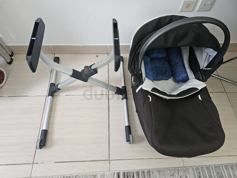 سرير أطفال دافئ للبيع - حالة رائعة!62929659138435112