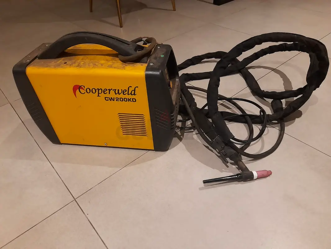 Cooperweld CW200KD Welding Machine - Perfect for All Your Welding Needs!