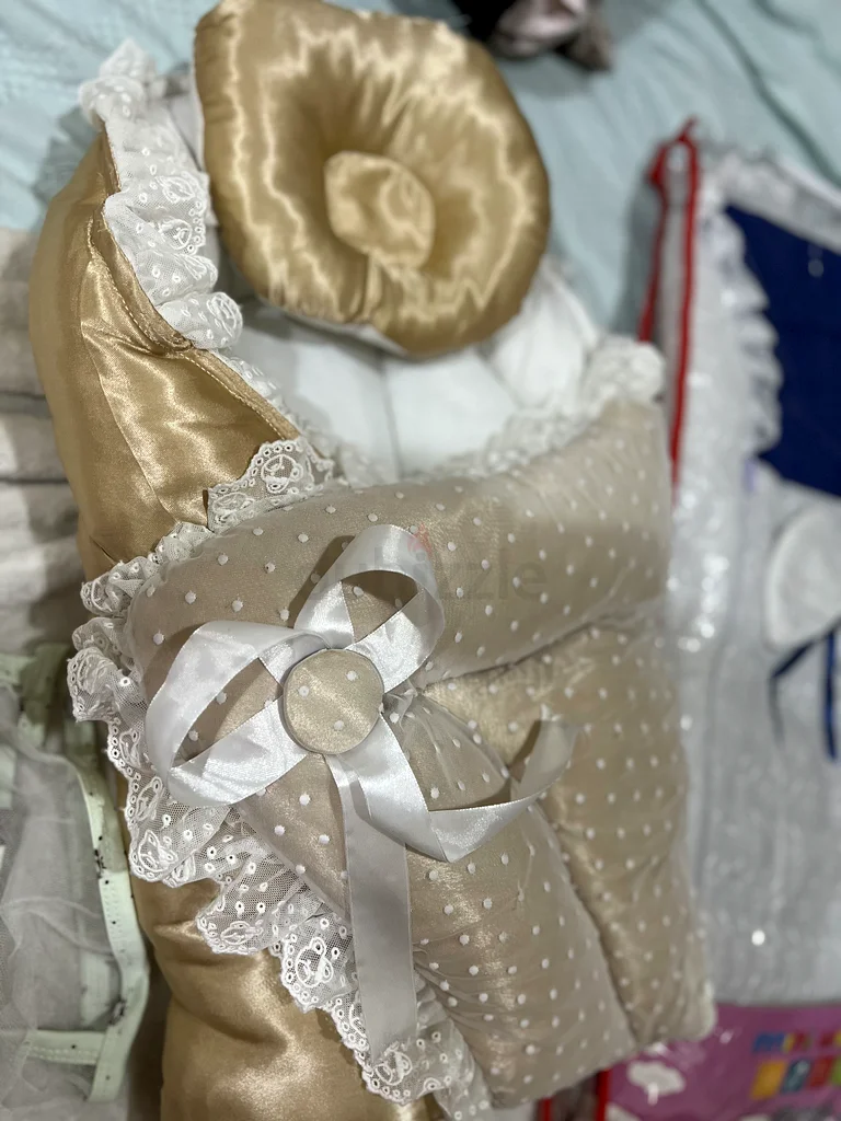 Elegant Baby Cradle Bed with Lace Trim628647106900501112