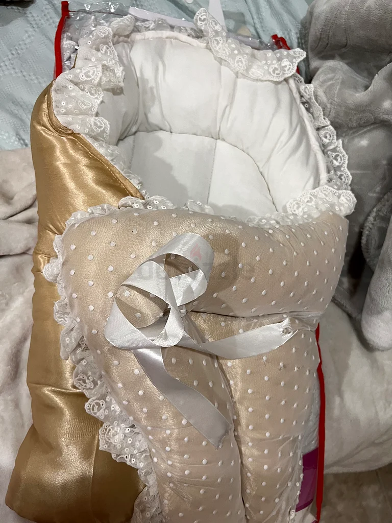 Elegant Baby Cradle Bed with Lace Trim62864710690050113