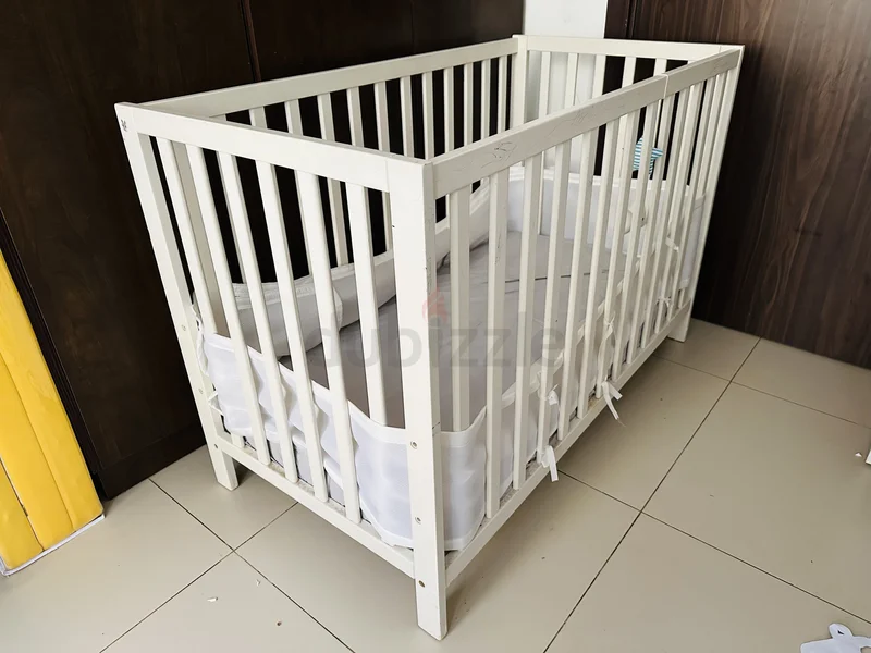 سرير أبيض أنيق لطفلك الصغير62930653598337112